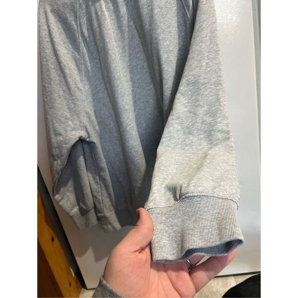 Old Navy Grey Crewneck Sweatshirt Woman’s Size Medium - Picture 5 of 6